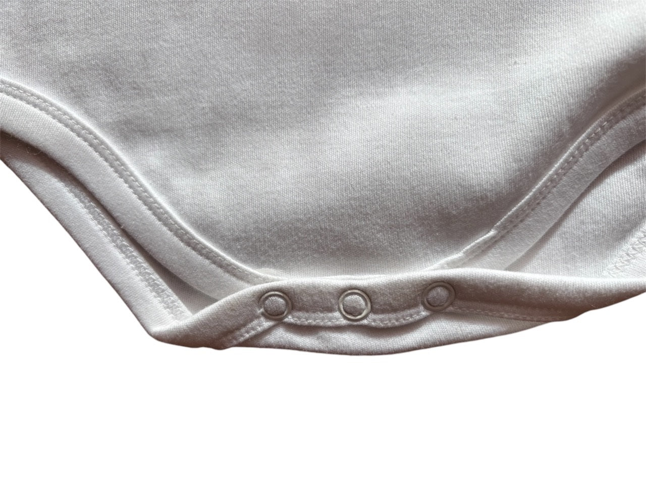 Body blanco de bebé con cuello de cuadros y manga corta | Sandra Adrubau