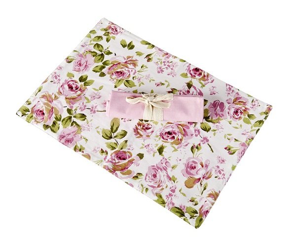 Camino de mesa en elegante diseño floral  en blanco, rosa y verde en algodón y servicios