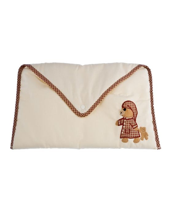 Pack para bebé de protector cuna y neceser con clip en fondo beige y bordado osito beige y algodón