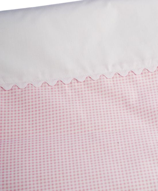 Set sábanas para cuna de bebé de 60 cm (2pz.) en diseño vichy rosa y puntillas blancas, de algodón de primera calidad