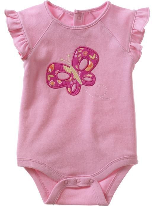Vestido body en color rosa de fondo y diseño central de mariposa en manga corta y suave algodón