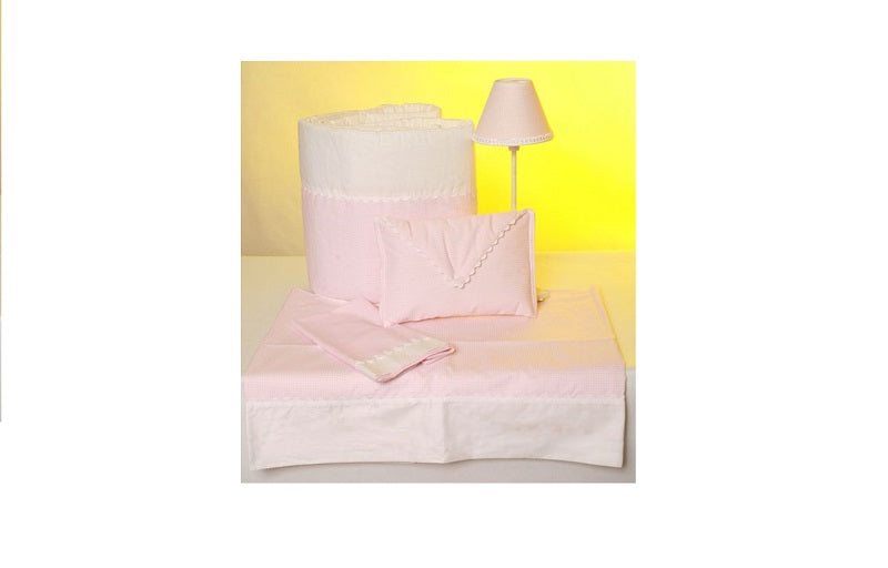 Pack funda nórdica y set sábanas para bebé en diseño vichy rosa y puntillas en blanco para cuna de 60 y algodón de primera calidad
