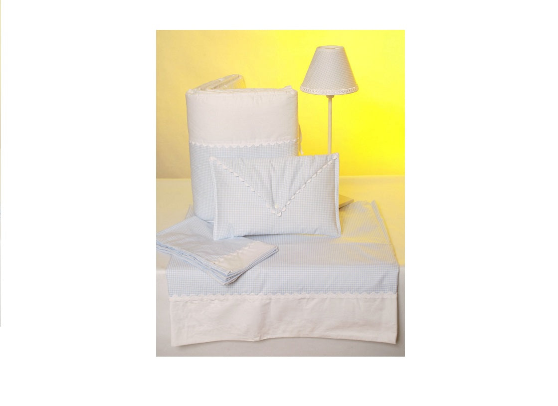 Pack para bebé de protector cuna y neceser con clip en diseño vichy azul y algodón de primera calidad