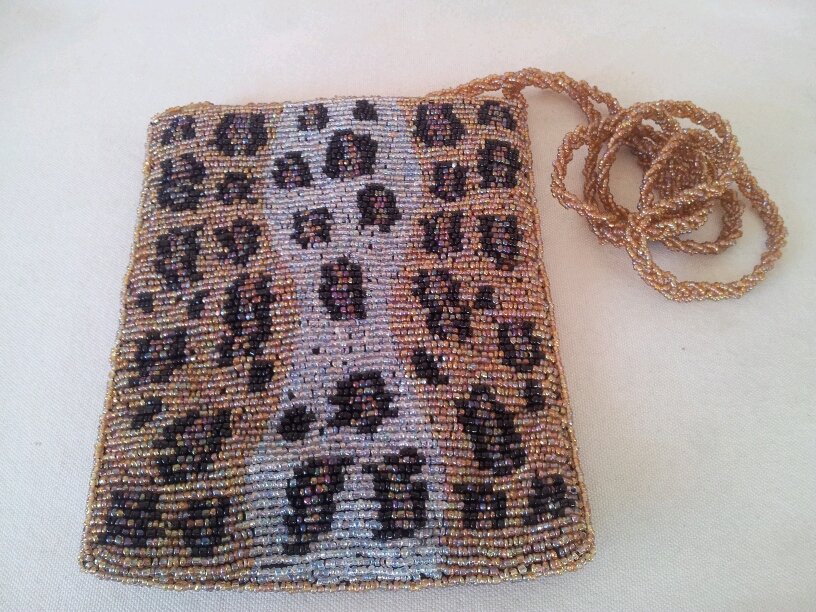 Elegante bolso de fantasía en diseño de leopardo con asa de bandolera