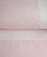 Cargar imagen en el visor de la galería, Set sábanas vichy rosa cuna 60 cm (2pz.)
